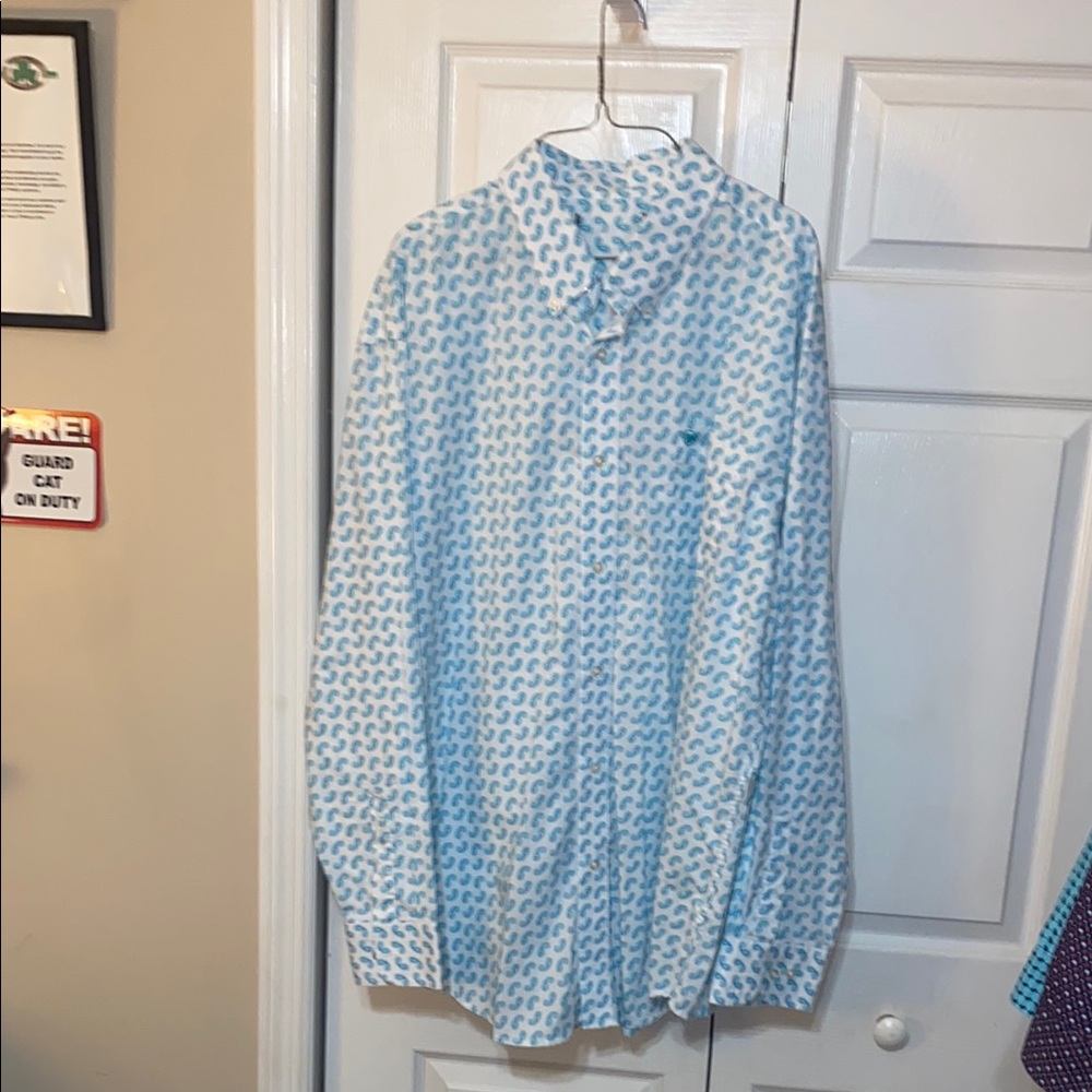 Men’s Wrangler button down western shirt.